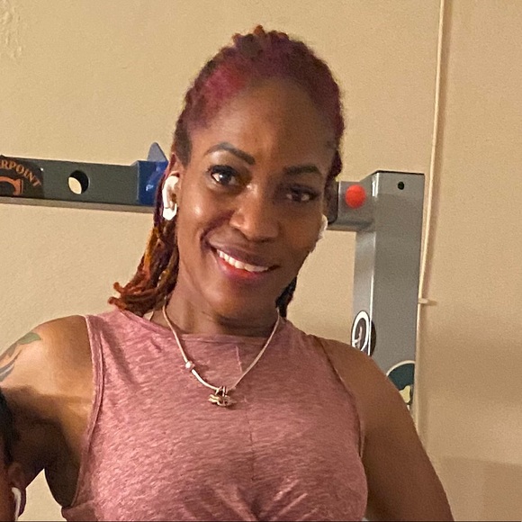 Meet your Posher, Que - Picture 1 of 1